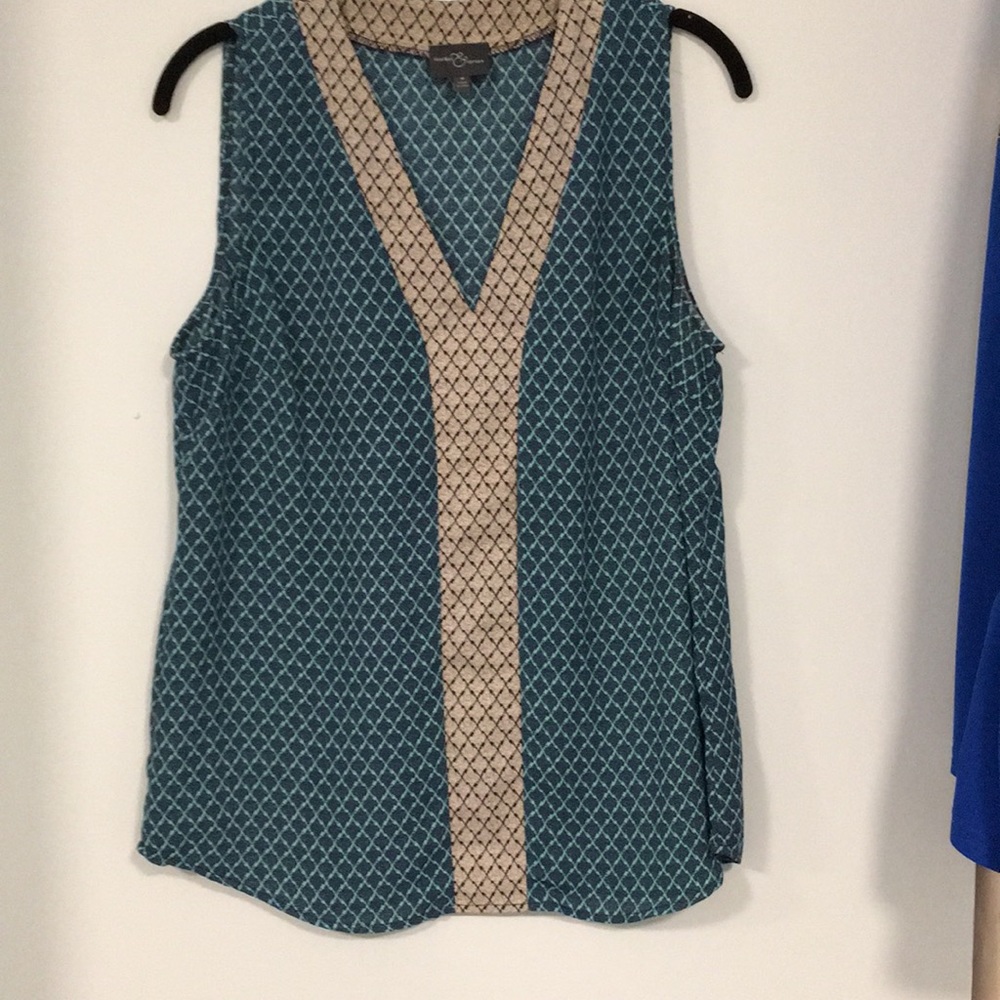 market & spruce v neck sleeveless blouse size m